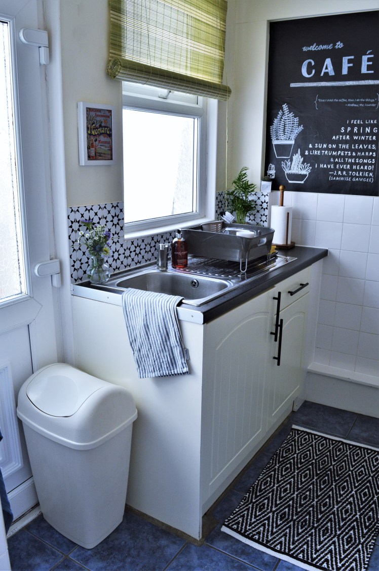 Tiny Kitchen Renter-Friendly Makeover Everyday