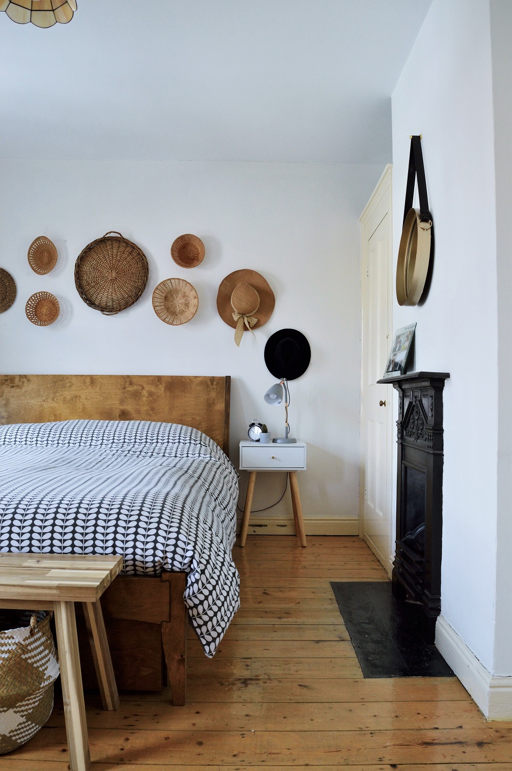 Bedroom - bed with basket gallery wall